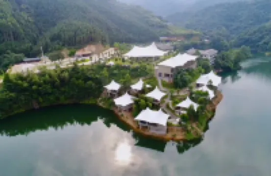 Tent hotel
