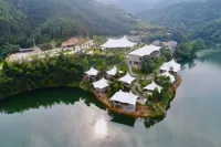 Tent hotel