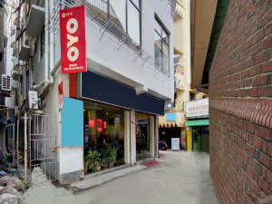 OYO Flagship Maple the Residence Near Rdb Cinemas