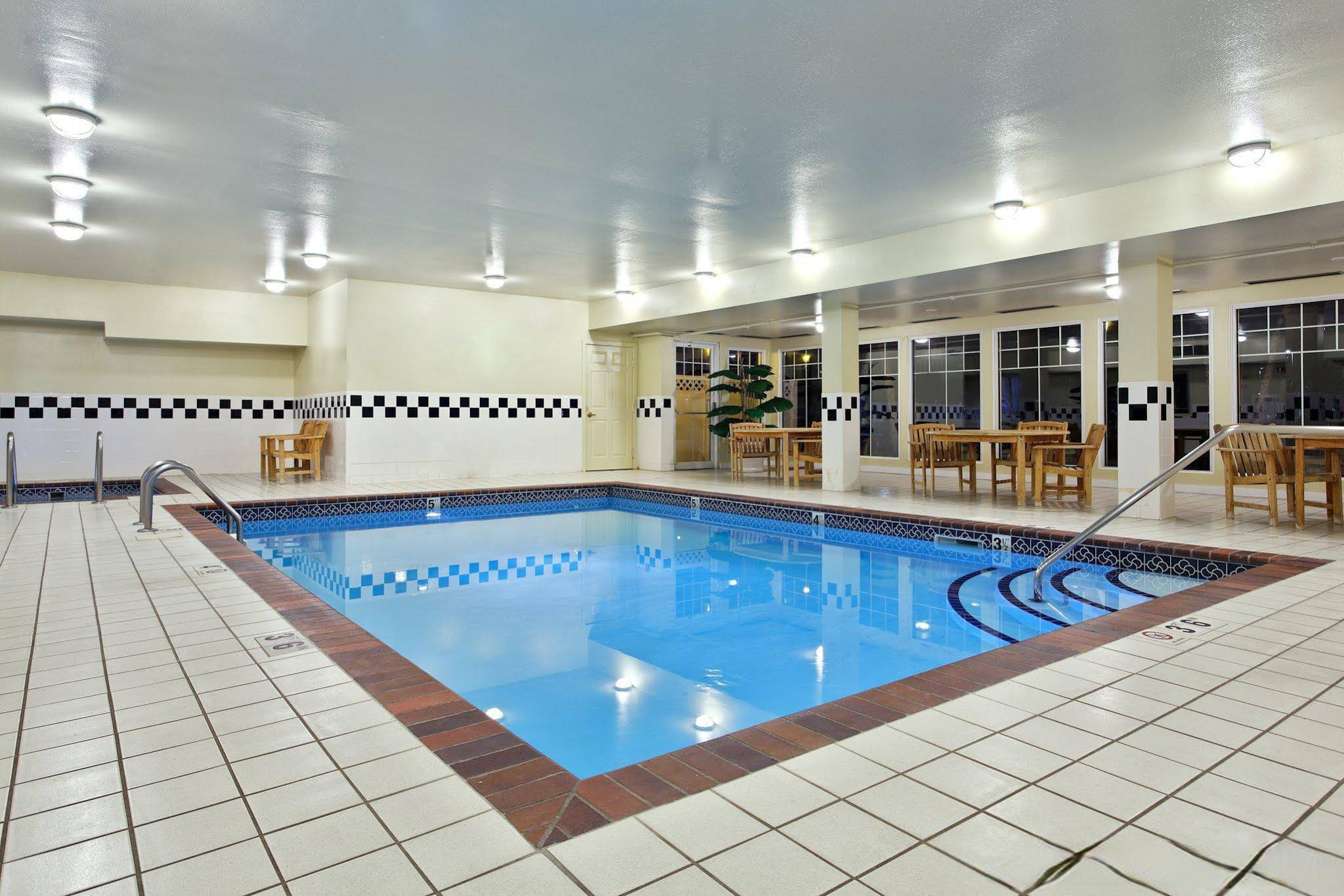 Country Inn & Suites by Radisson, Omaha Airport, IA