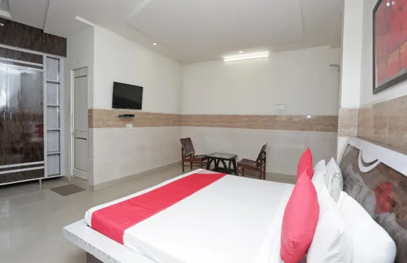 OYO37216皇家舒適小屋