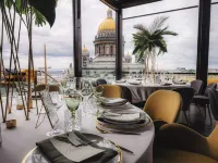 SO/ Saint Petersburg Hotel - ที่มีสระว่ายน้ำ
