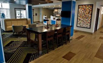 Holiday Inn Express & Suites Dayton North - Vandalia