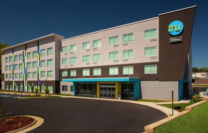 Tru by Hilton Farmville