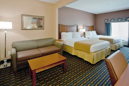 Holiday Inn Express & Suites Suffolk فنادق في Suffolk
