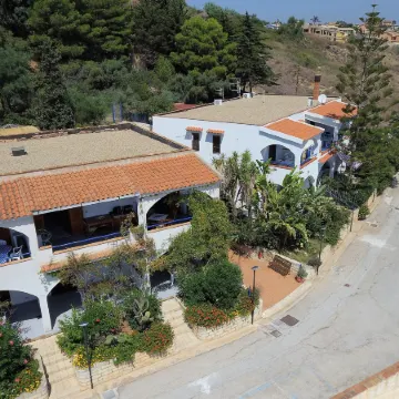 Two Room Apartment Near the Beach 2