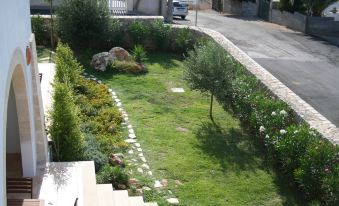 Apartment 3 with Pool and Sea View