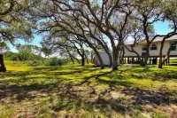 Fantasy Oaks Lodge 4 Bedroom Home by RedAwning