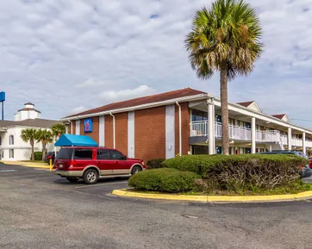 Motel 6 Brunswick, GA Hotels in Dock Junction