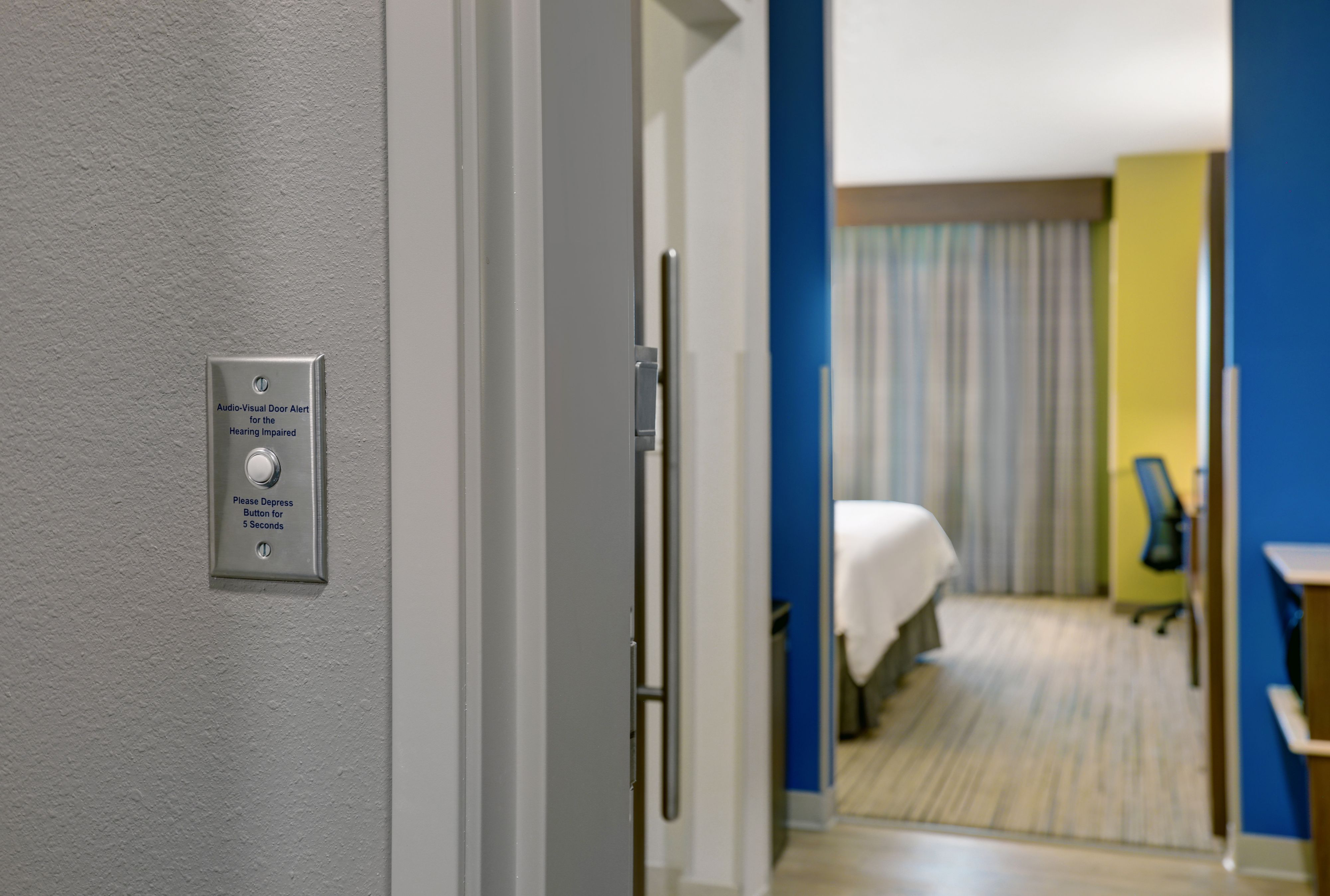 Holiday Inn Express & Suites Lenexa - Overland Park Area, an Ihg Hotel