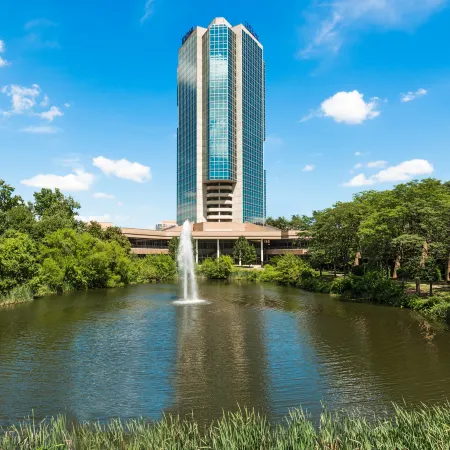 Hilton Alexandria Mark Center Отели рядом с достопримечательностью «Маяк Джонс-Пойнт»