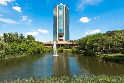 Hilton Alexandria Mark Center Отели рядом с достопримечательностью «Контрабандс энд Фридмен Семетери Мемориал»