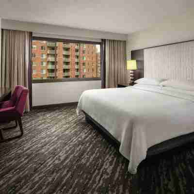 Embassy Suites by Hilton Crystal City National Airport Rooms
