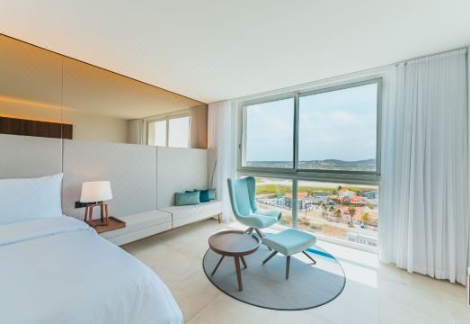 2. 래디슨 블루 아..