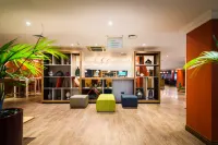 Holiday Inn STOKE ON TRENT M6, JCT.15 by IHG - parking