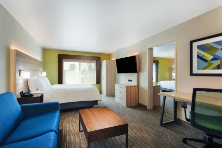 Holiday Inn Express & Suites Lewisburg