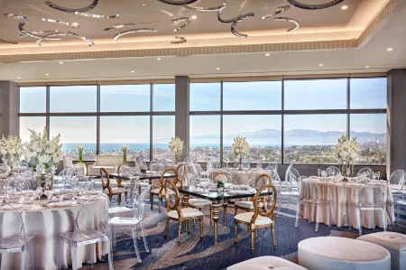 Marina del Rey Marriott Отели рядом с достопримечательностью «Fisherman's Village»