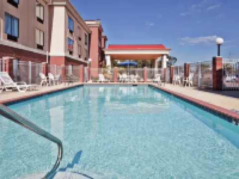 ฮอลิเดย์ อินน์ เอ็กซ์เพรส แอนด์ สวีทส์ ฟอเรสต์ บาย IHG โรงแรมในฟอเรสต์