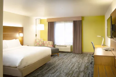 Holiday Inn Express & Suites Wausau فنادق في Weston