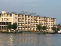 Delta Palace Hotels near Farul Vechi