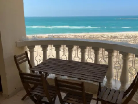 Newly Renovated Gulf Studio with Gym Beach Pool Access 奧扎瑞哈奧哈馬酒店