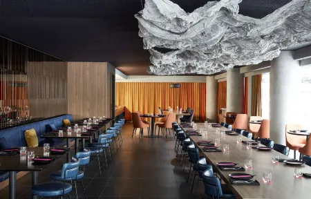 Quincy Hotel Melbourne Отели рядом с достопримечательностью «St. Augustine Church»