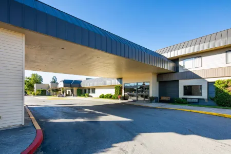 Red Lion Hotel Templin's on the River