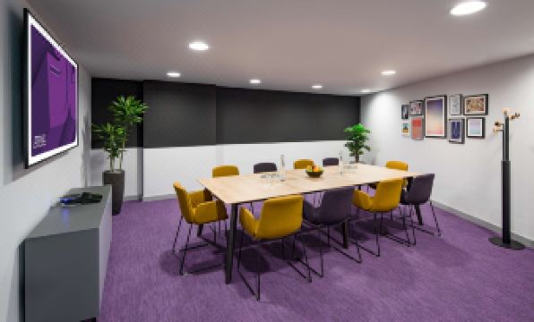 4. 요텔 런던 클럭..