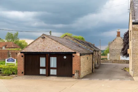 Church Farm Lodge Отели в г. Кеттеринг Дистрикт