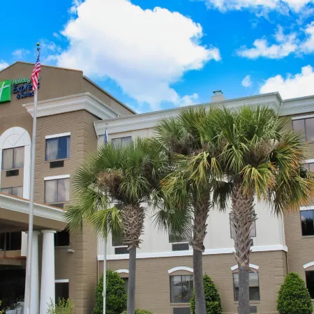 Holiday Inn Express & Suites Douglas by IHG
