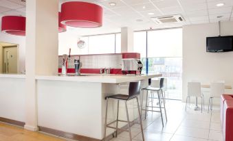 Travelodge London Kew Bridge Hotel