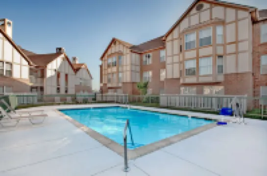 美國底特律-沃倫經濟型套房