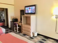 Red Carpet Inn North Chicago Hotels near Forest Park