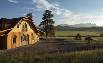 Navajo Peak Lodge - Housity