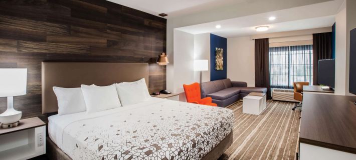 La Quinta Inn & Suites by Wyndham Owasso Hotels in Tulsa County
