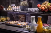 هوتل ليتراير جوستيف فلوبيرت، ينيتشر كوليكشن - فطور