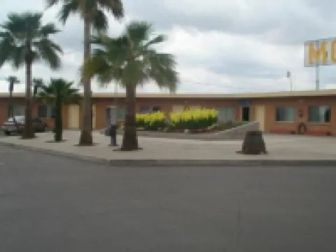 Village Inn Hotels in Tulare