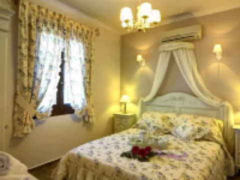 Adastra Ithaca Luxury Suites イタキ島のホテル