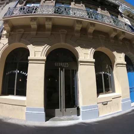 Georges Hostel & Café