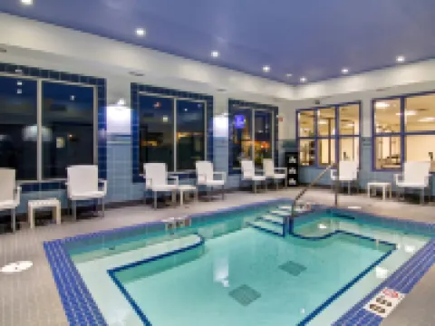 Canalta Hanna Hotels in Hanna