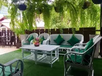 Cm Night Bazaar Boutique Hotel Отели рядом с достопримечательностью «Мост Наварат»
