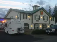 Super 8 by Wyndham 100 Mile House