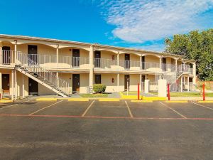 Days Inn by Wyndham Market Center Dallas Love Field