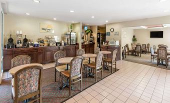 Days Inn by Wyndham West des Moines / Clive