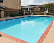 Comfort Suites Monroe - Pools