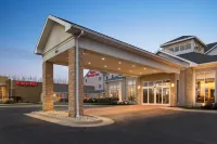Hilton Garden Inn Dubuque Downtown Hotels near Art on the River - Dubuque