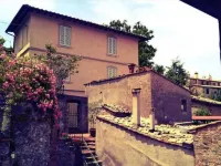 Scalette di Piazza B&B Hôtels à : Montalcino