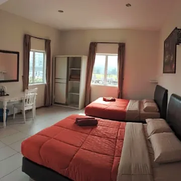 Rovers Inn Guesthouse - Age 11 and above Only