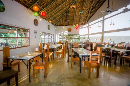 Amici Resort Hotel Laoag