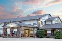 Super 8 by Wyndham Waverly